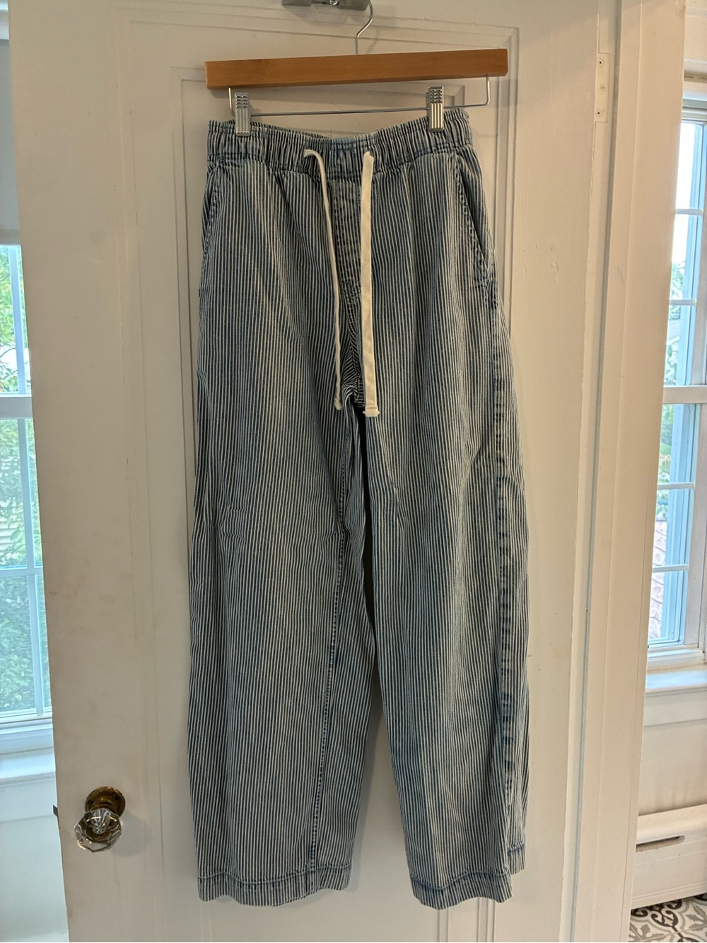 GAP Men’s Blue and White Pinstripe Relaxed Drawstring Jeans